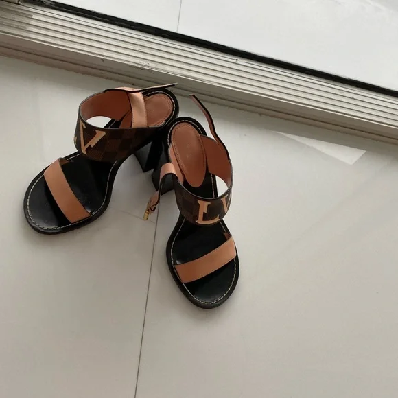 Lv shoes - Picture 2 of 10